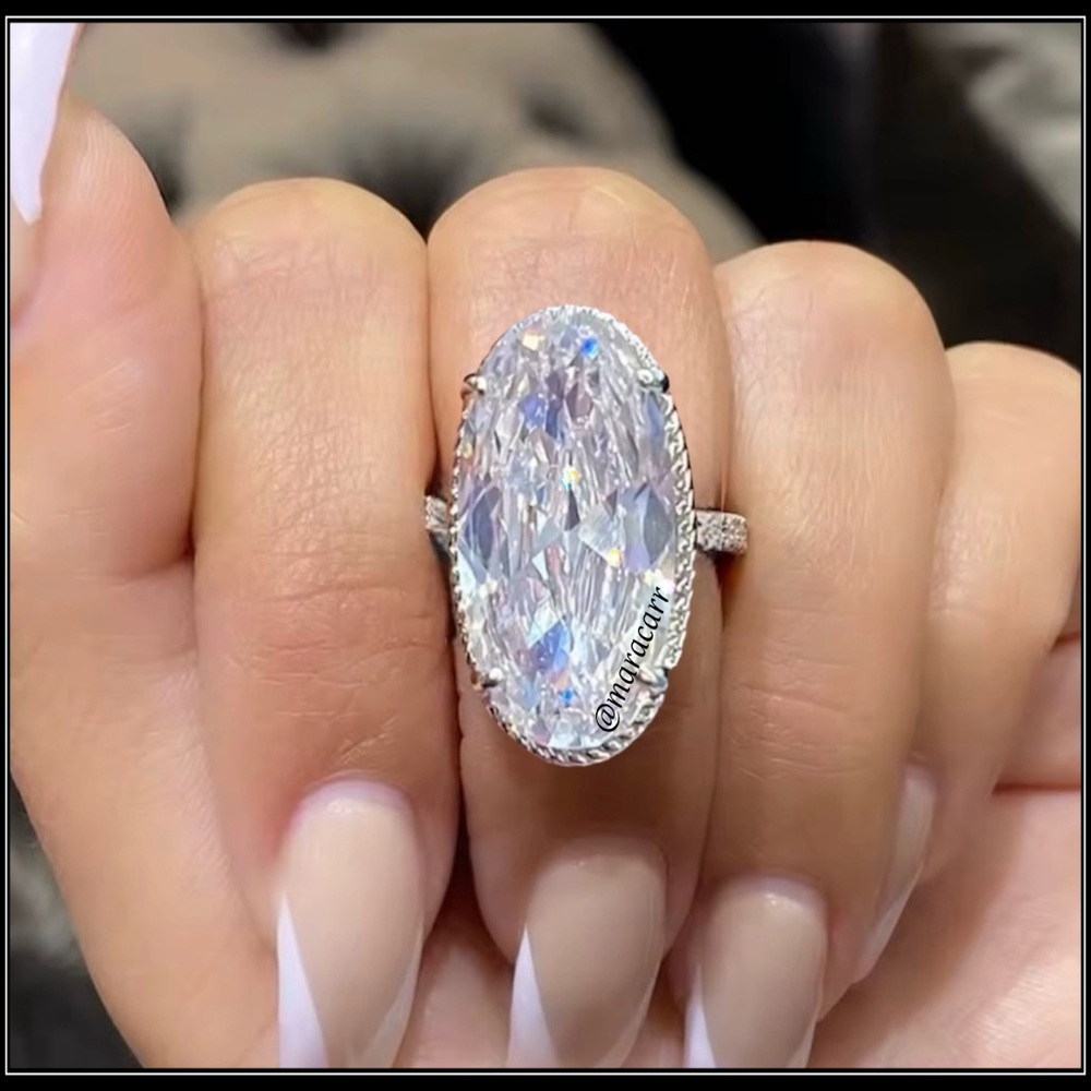 New Elegant Sterling Silver Oval-Cut Ring 8 CT
